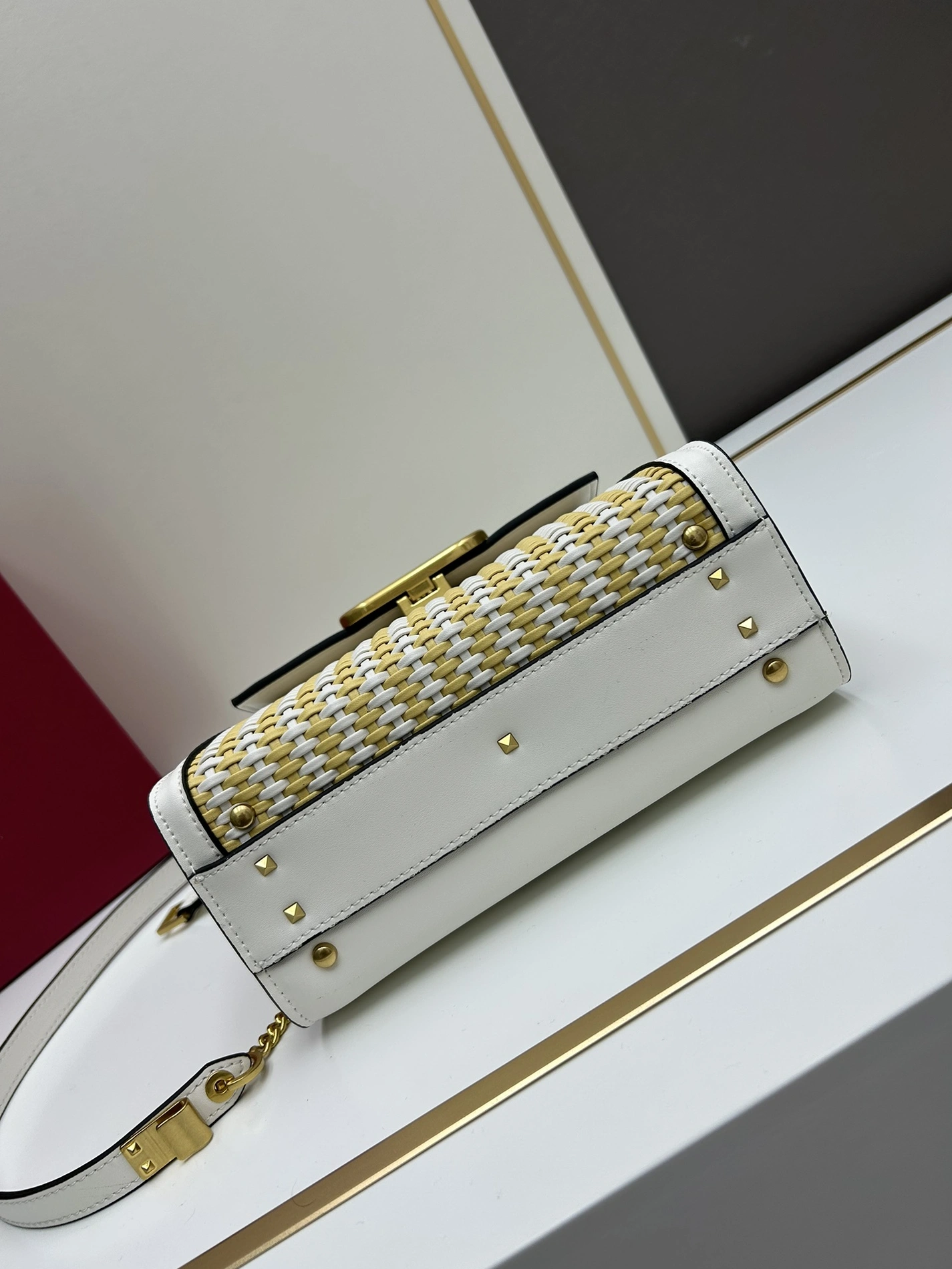Valentino AAA Quality Handbags For Women WellDesigned 5573