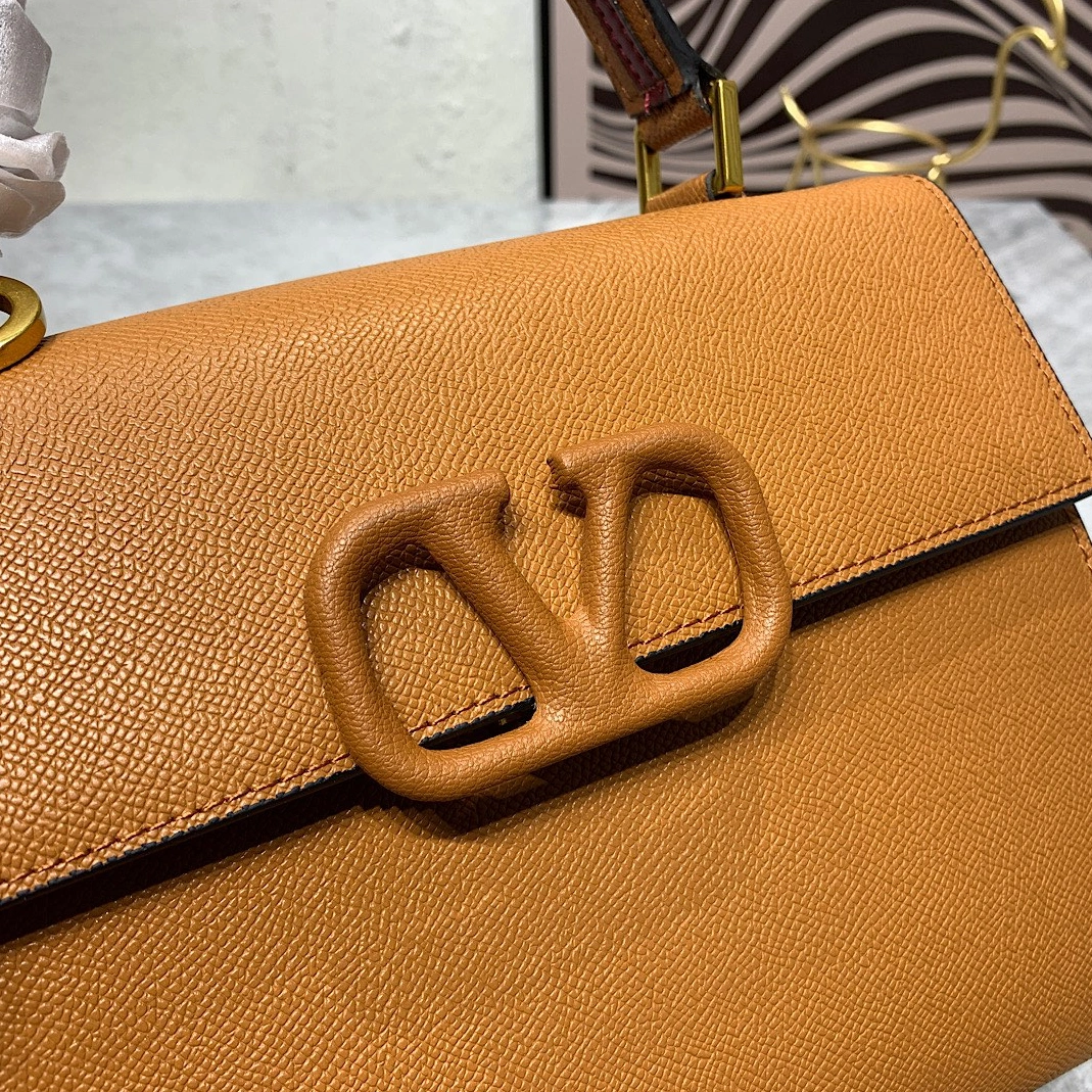 Valentino AAA Quality Handbags For Women WellDesigned 7974