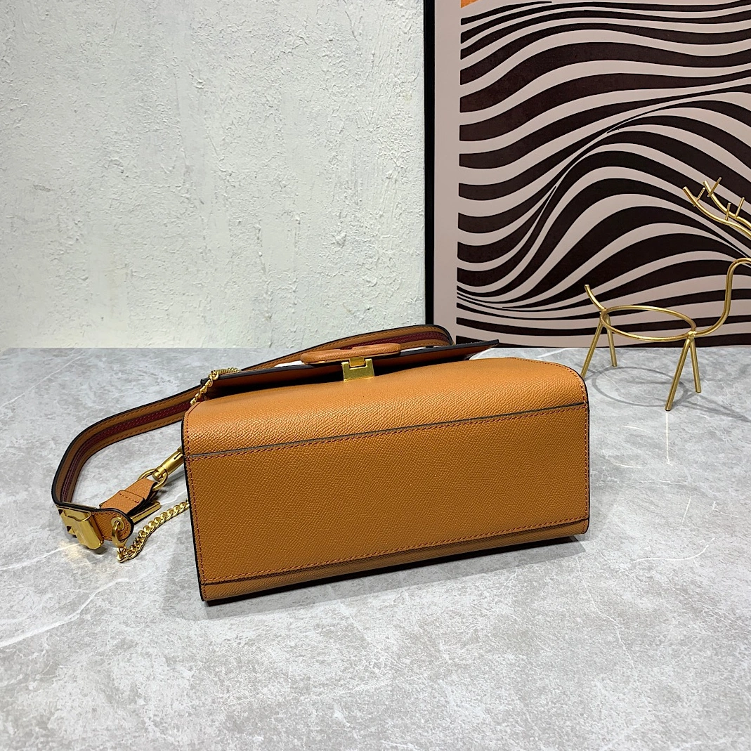 Valentino AAA Quality Handbags For Women WellDesigned 7974