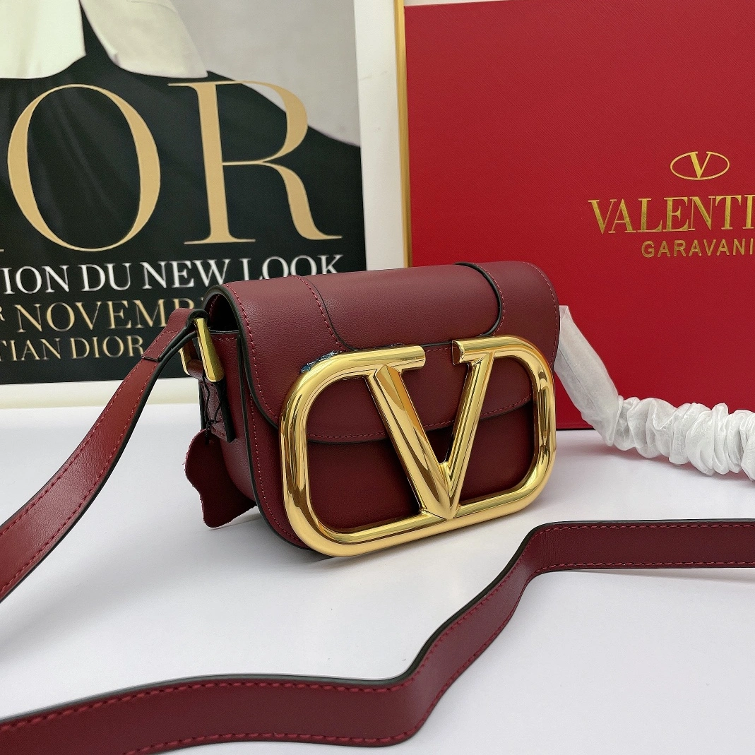 Valentino AAA Quality Messenger Bags For Women Affordable 7415