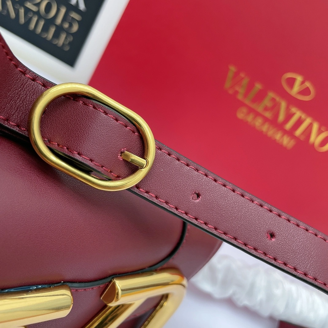 Valentino AAA Quality Messenger Bags For Women Affordable 7415