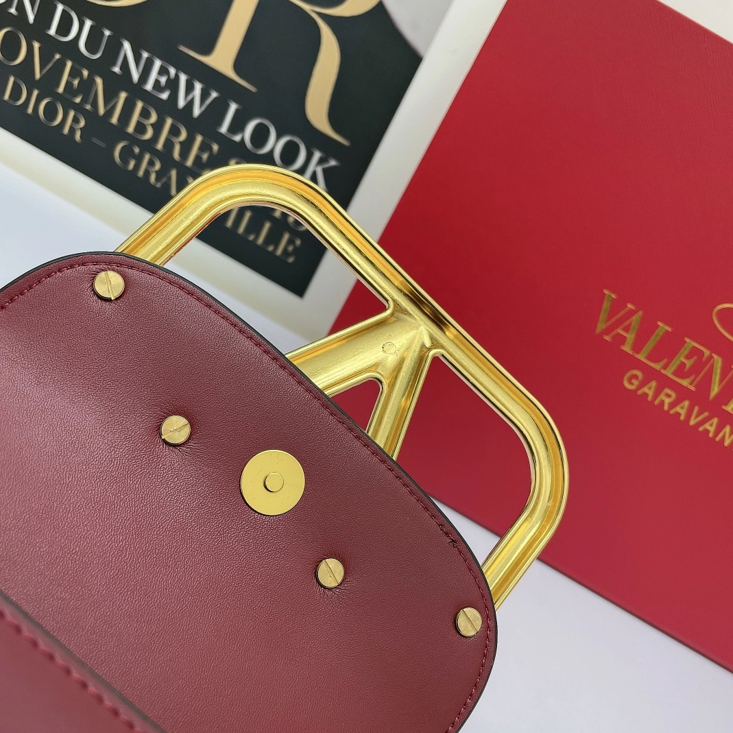 Valentino AAA Quality Messenger Bags For Women Affordable 7415