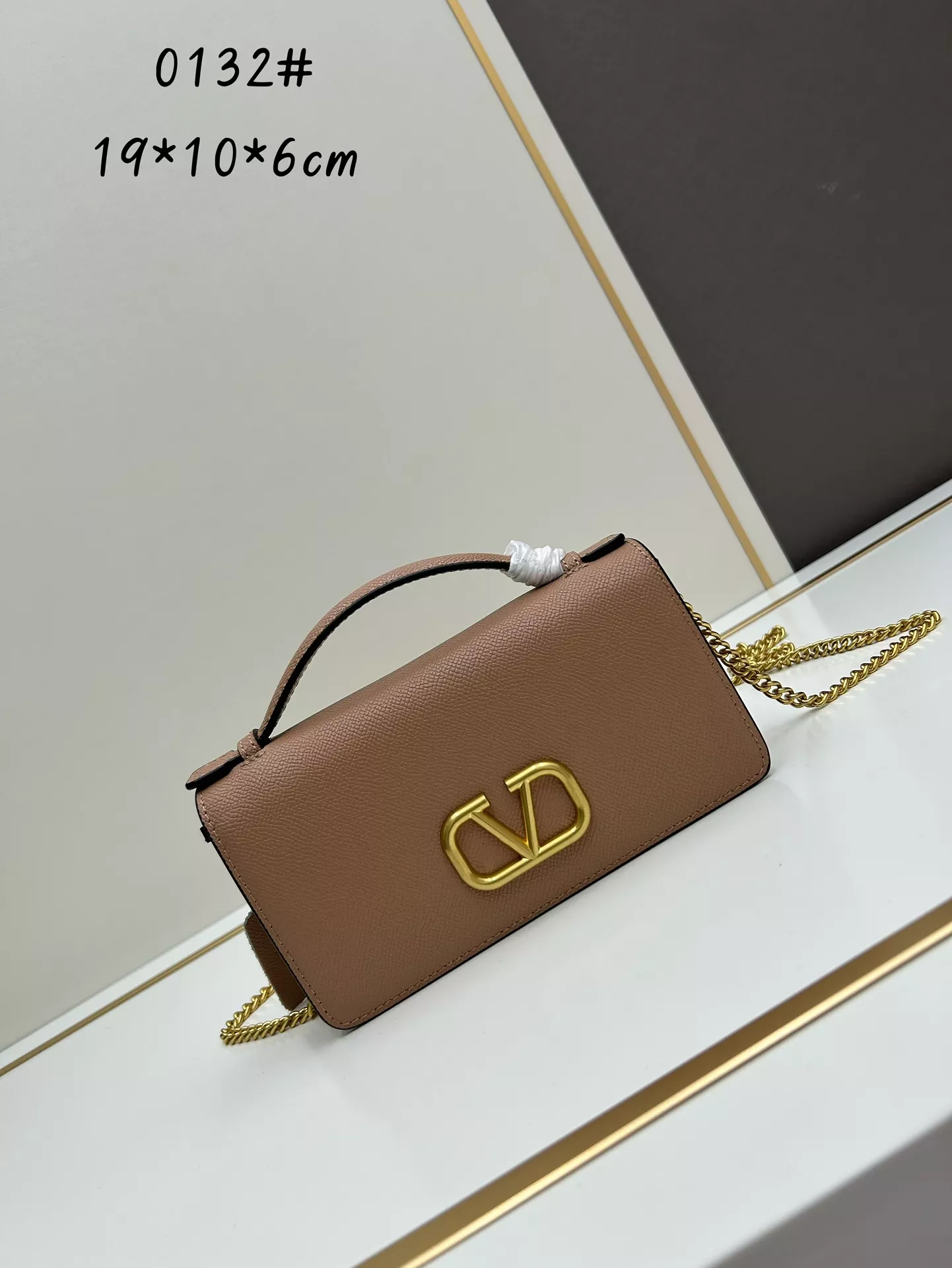 Valentino AAA Quality Messenger Bags For Women Affordable 8452