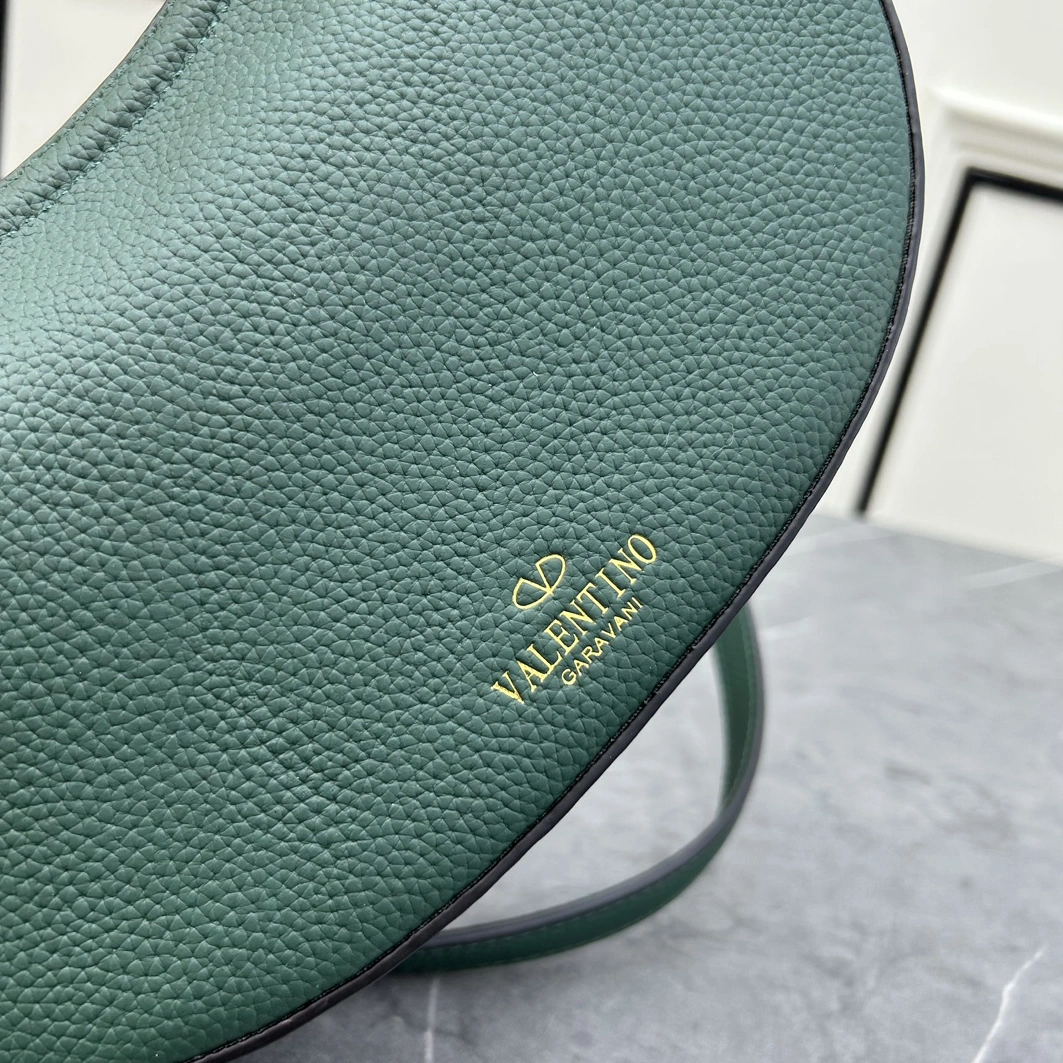 Valentino AAA Quality Messenger Bags For Women AllSeason 5993