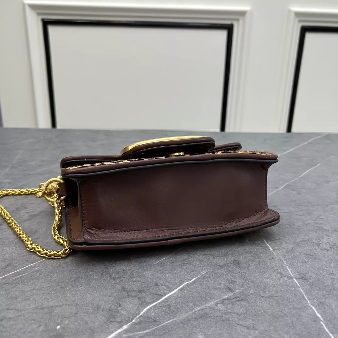 Valentino AAA Quality Messenger Bags For Women AllSeason 7579