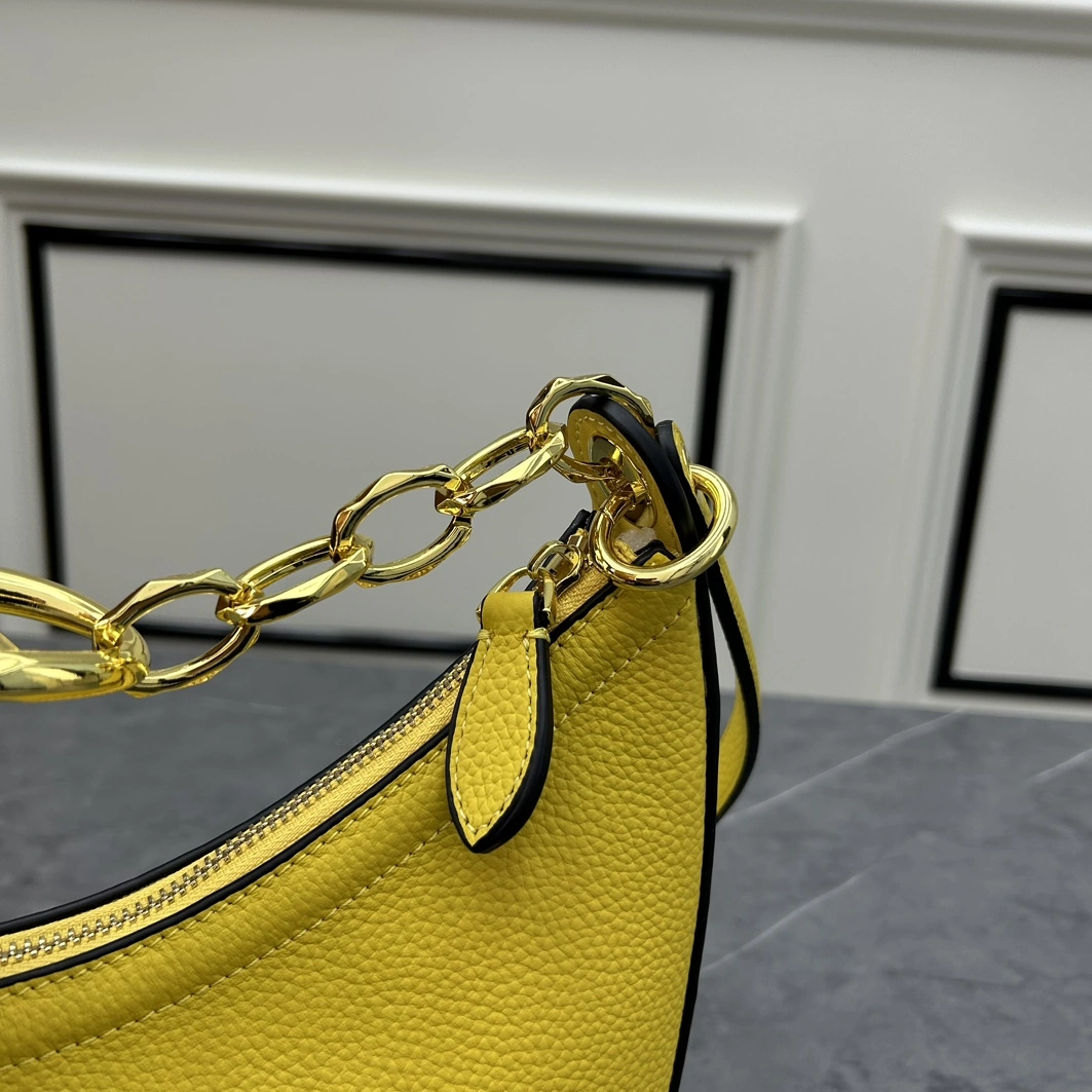 Valentino AAA Quality Messenger Bags For Women AllSeason 9364