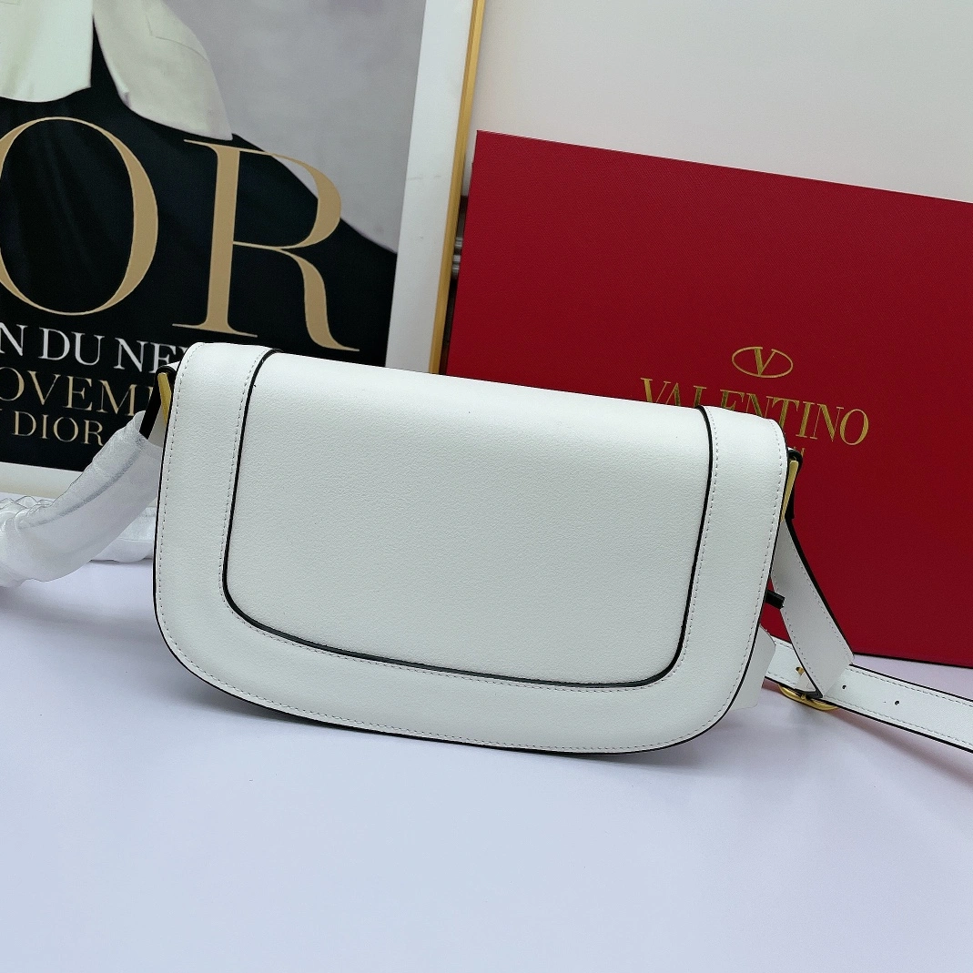 Valentino AAA Quality Messenger Bags For Women Breathable 2678