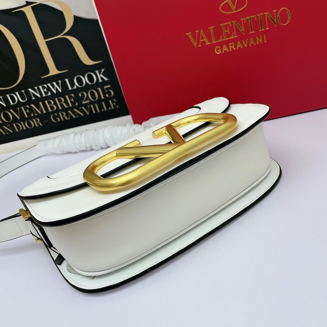 Valentino AAA Quality Messenger Bags For Women Breathable 2678