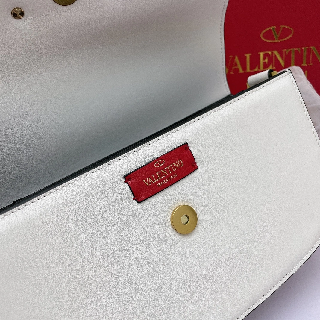 Valentino AAA Quality Messenger Bags For Women Breathable 2678