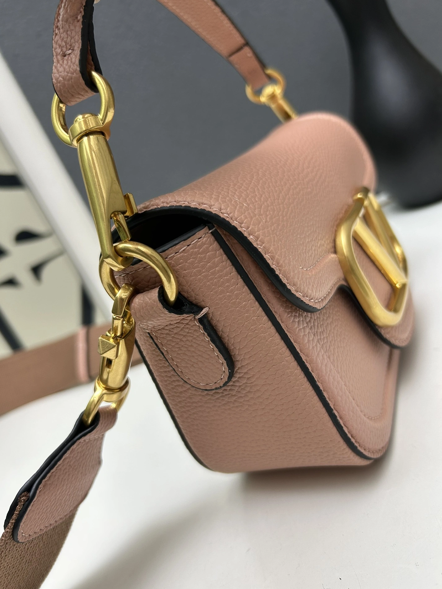 Valentino AAA Quality Messenger Bags For Women DailyWear 851