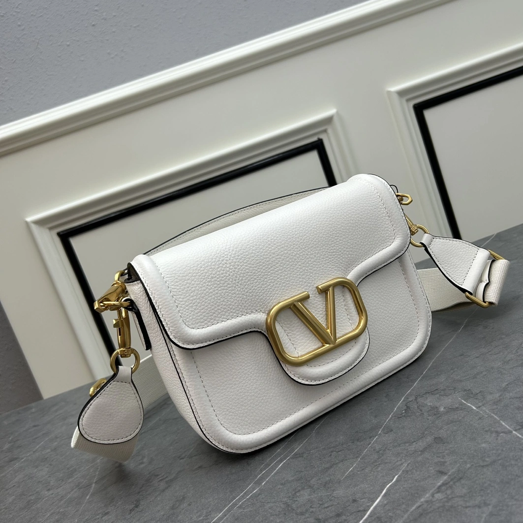 Valentino AAA Quality Messenger Bags For Women EasyMatch 552