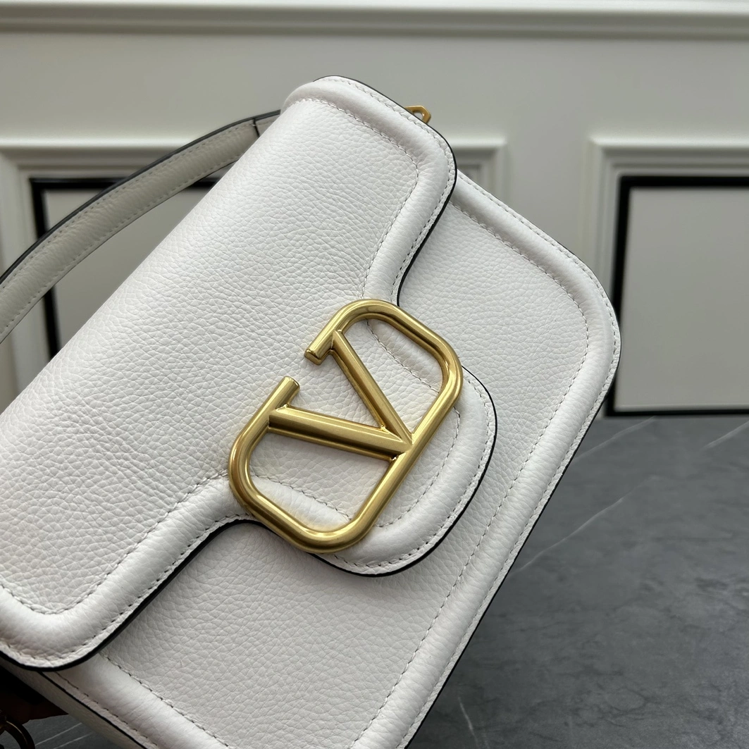 Valentino AAA Quality Messenger Bags For Women EasyMatch 552