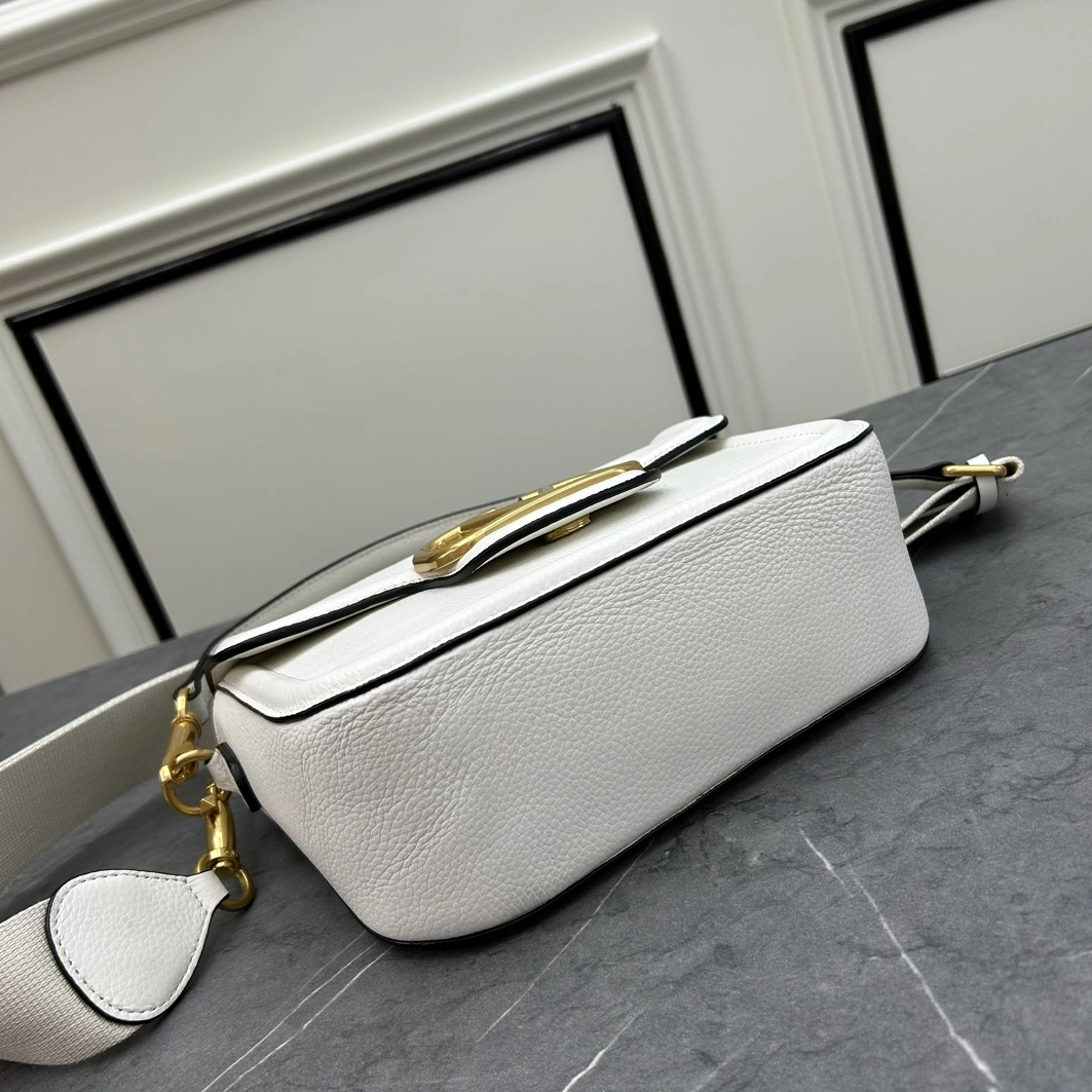 Valentino AAA Quality Messenger Bags For Women EasyMatch 552