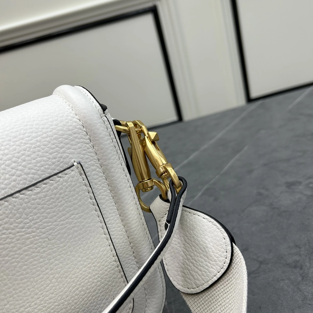 Valentino AAA Quality Messenger Bags For Women EasyMatch 552