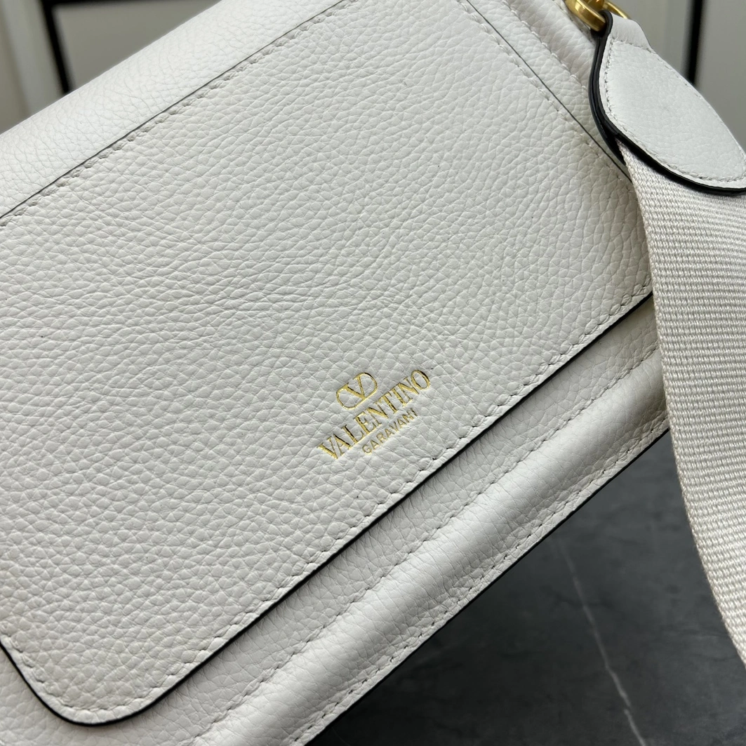 Valentino AAA Quality Messenger Bags For Women EasyMatch 552
