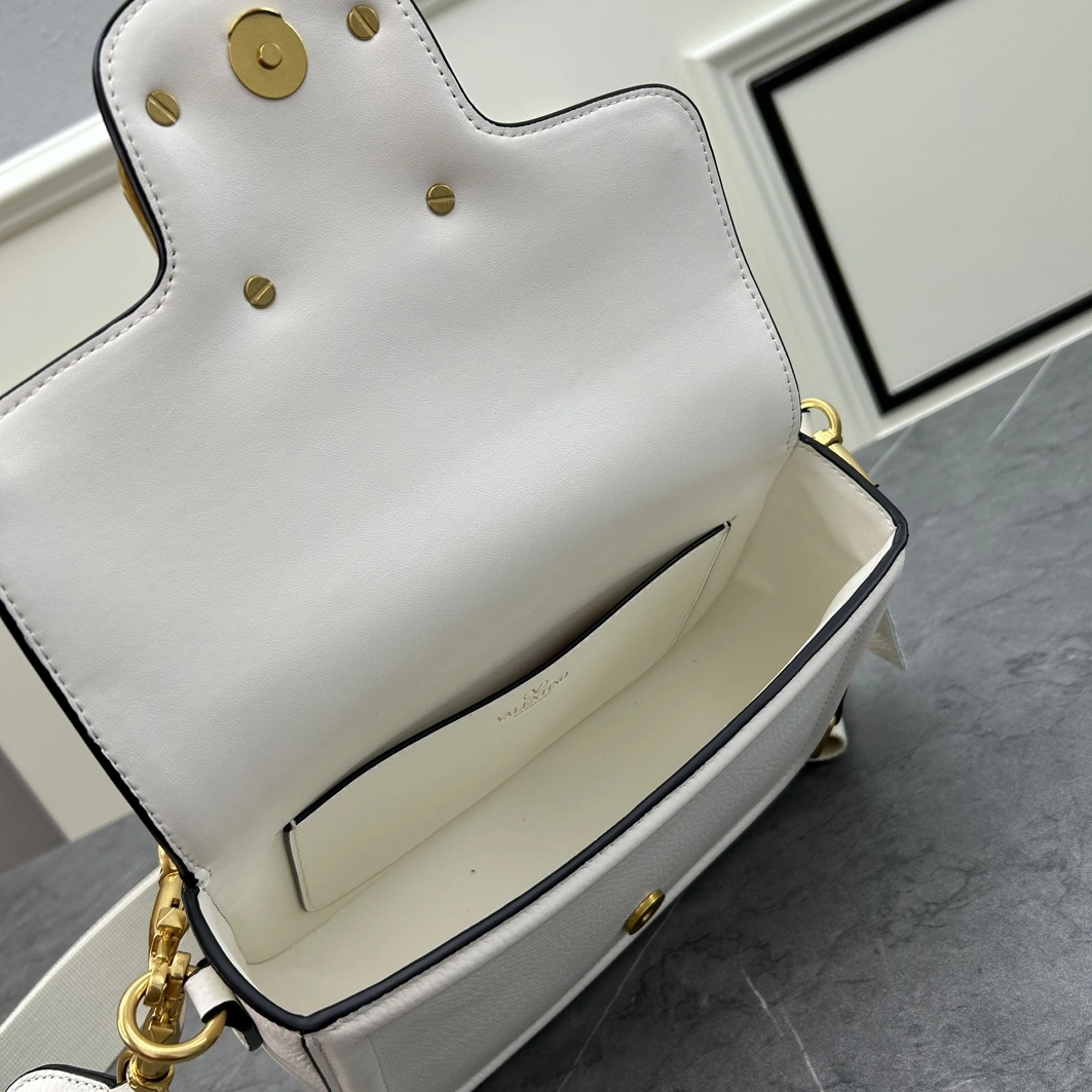 Valentino AAA Quality Messenger Bags For Women EasyMatch 552