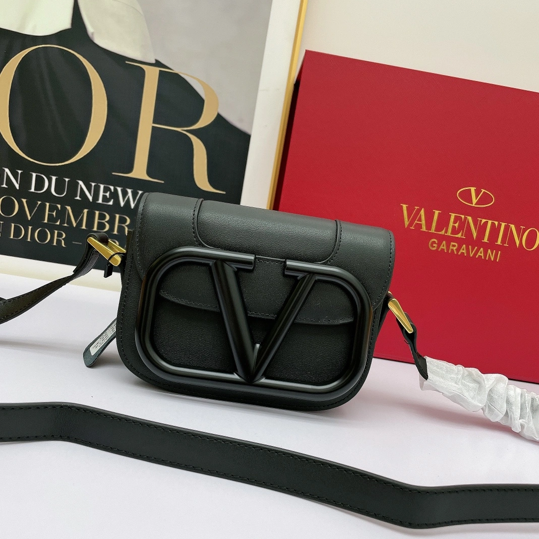 Valentino AAA Quality Messenger Bags For Women Efficient 1384