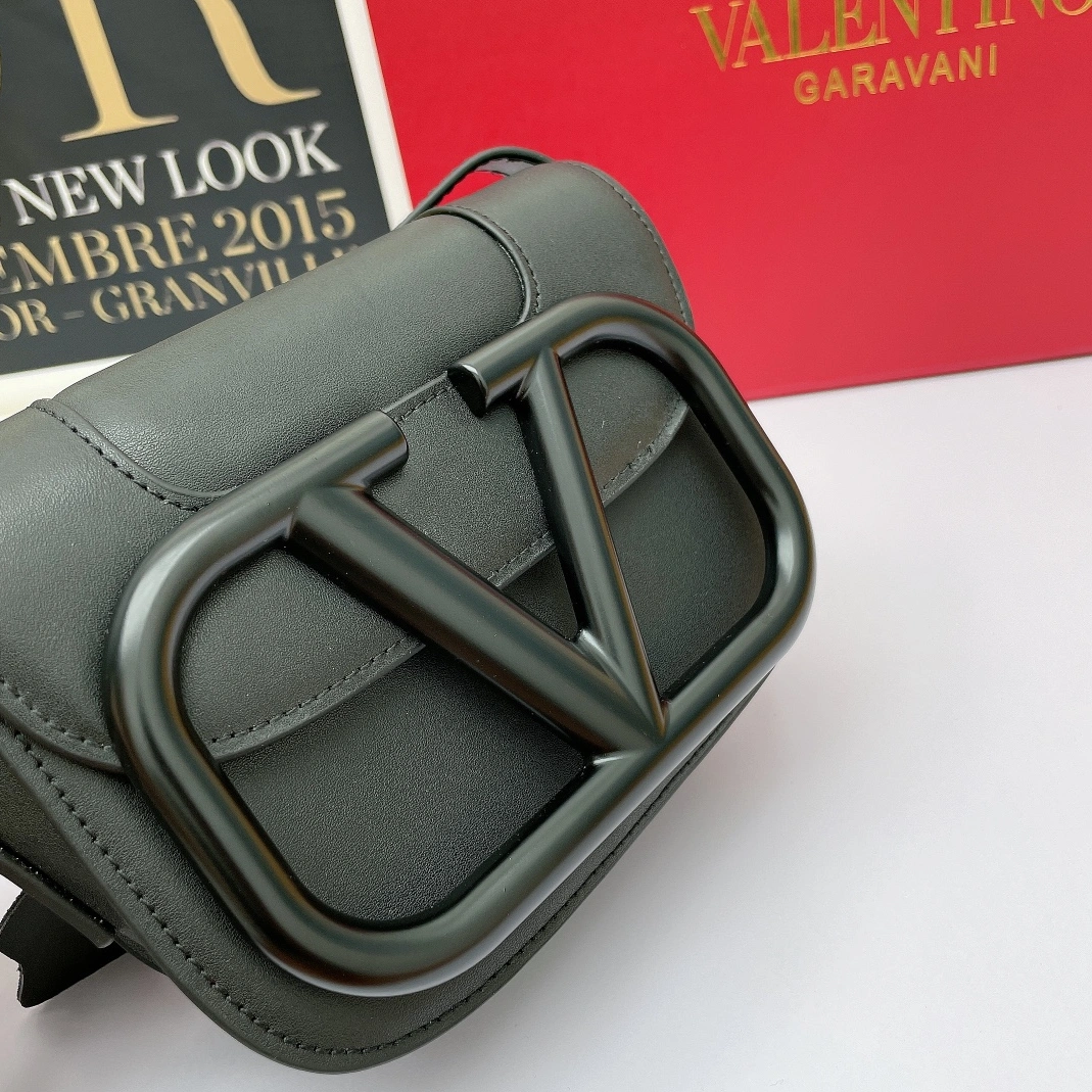 Valentino AAA Quality Messenger Bags For Women Efficient 1384