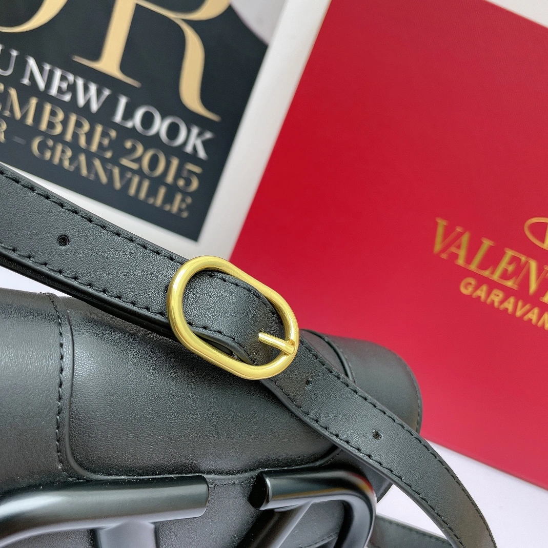 Valentino AAA Quality Messenger Bags For Women Efficient 1384