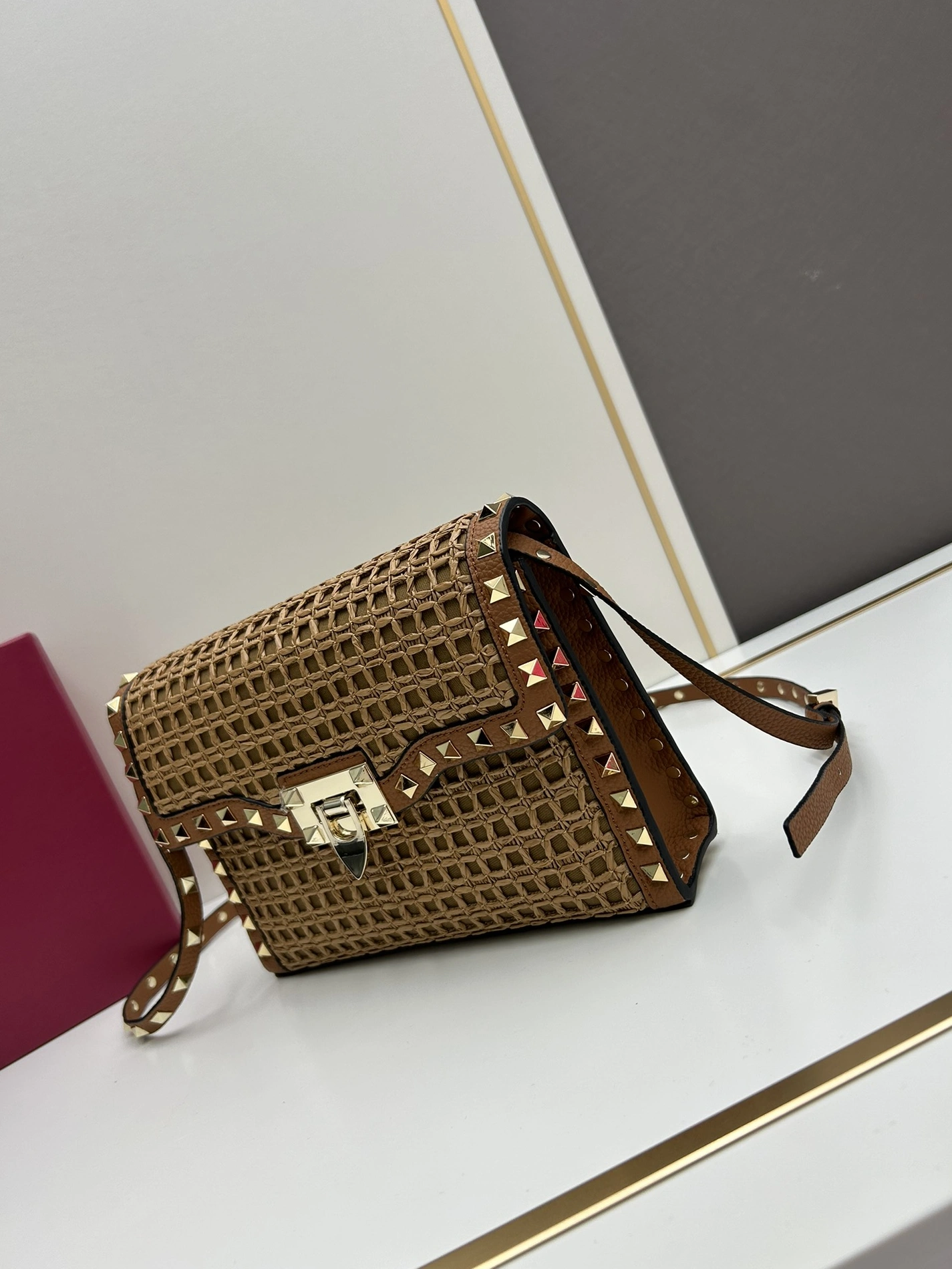Valentino AAA Quality Messenger Bags For Women Efficient 444
