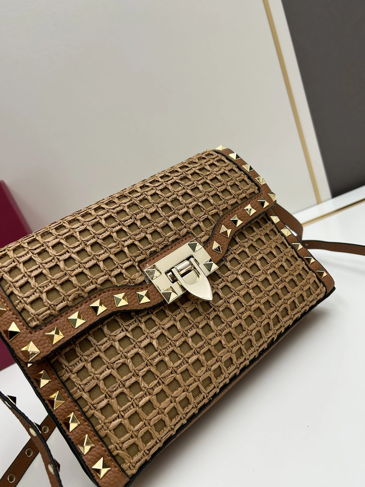 Valentino AAA Quality Messenger Bags For Women Efficient 444