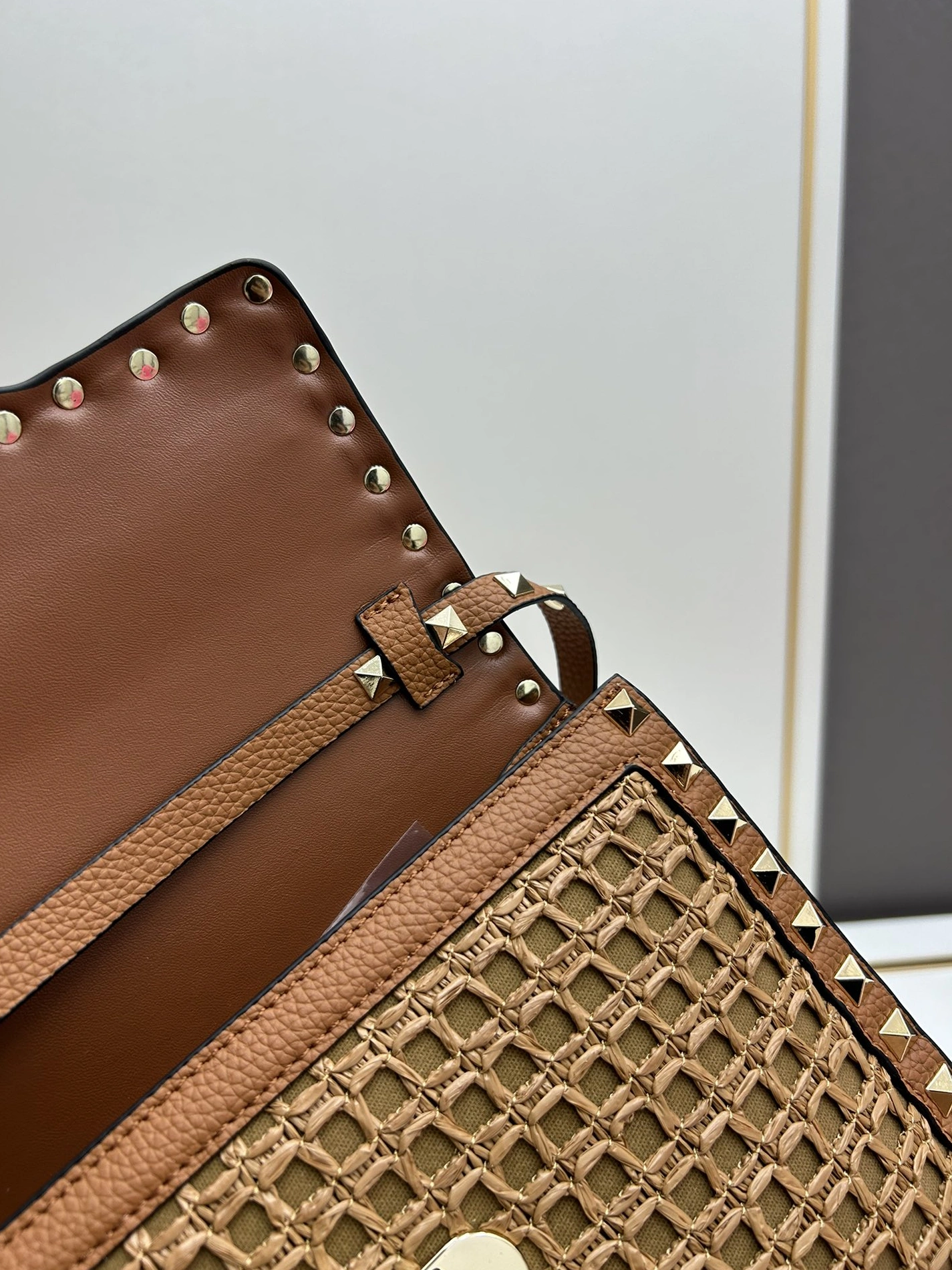 Valentino AAA Quality Messenger Bags For Women Efficient 444