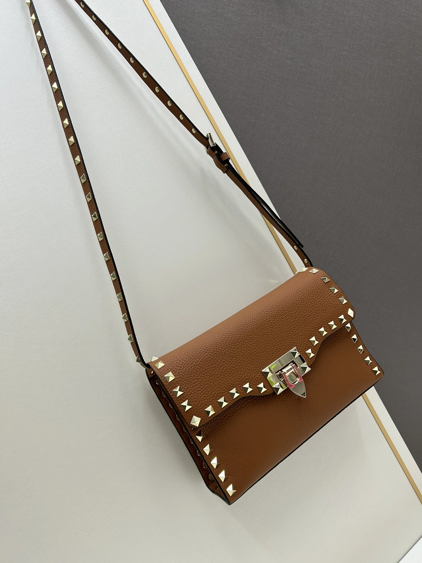 Valentino AAA Quality Messenger Bags For Women Elegant 1725