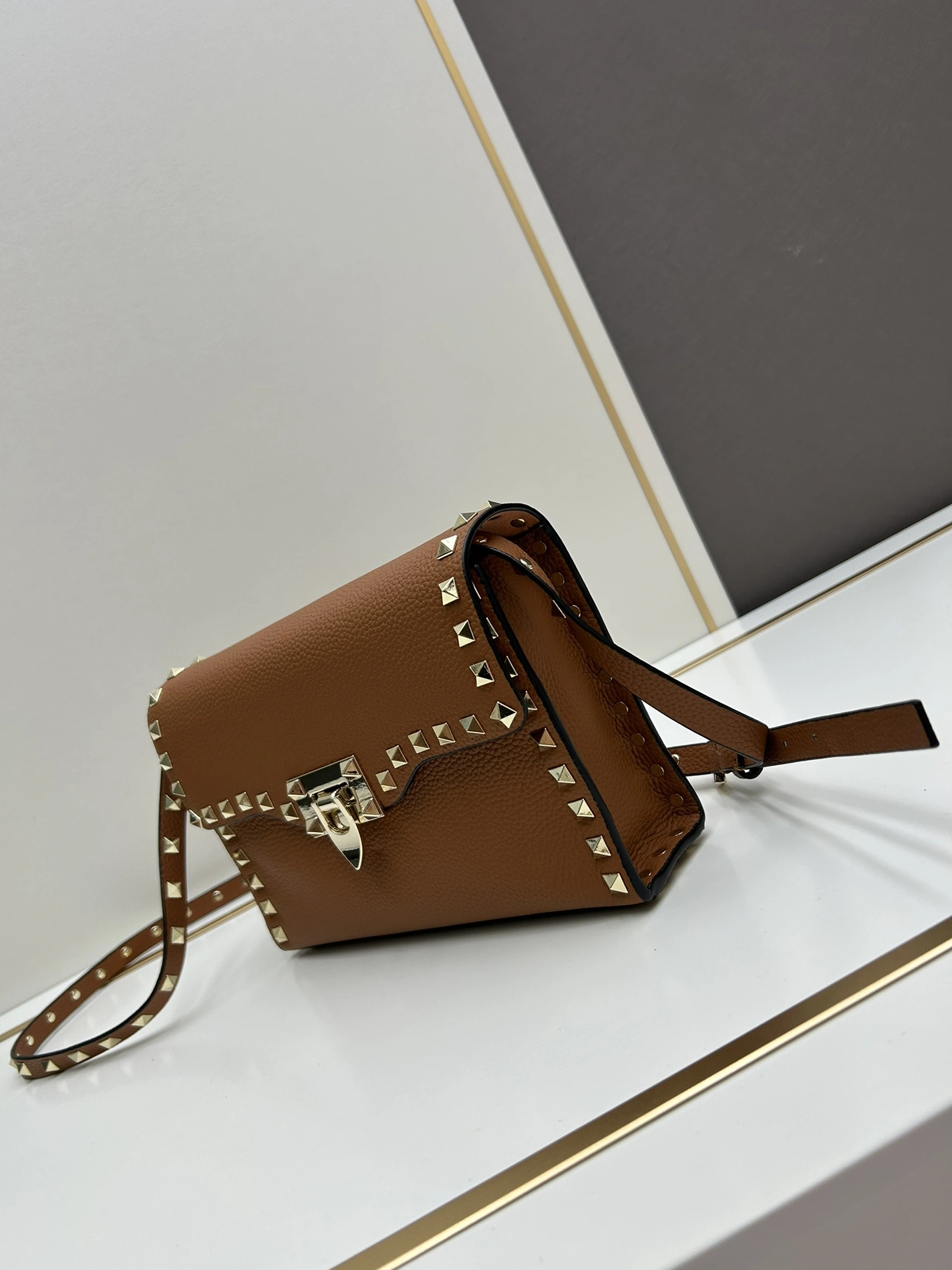Valentino AAA Quality Messenger Bags For Women Elegant 1725