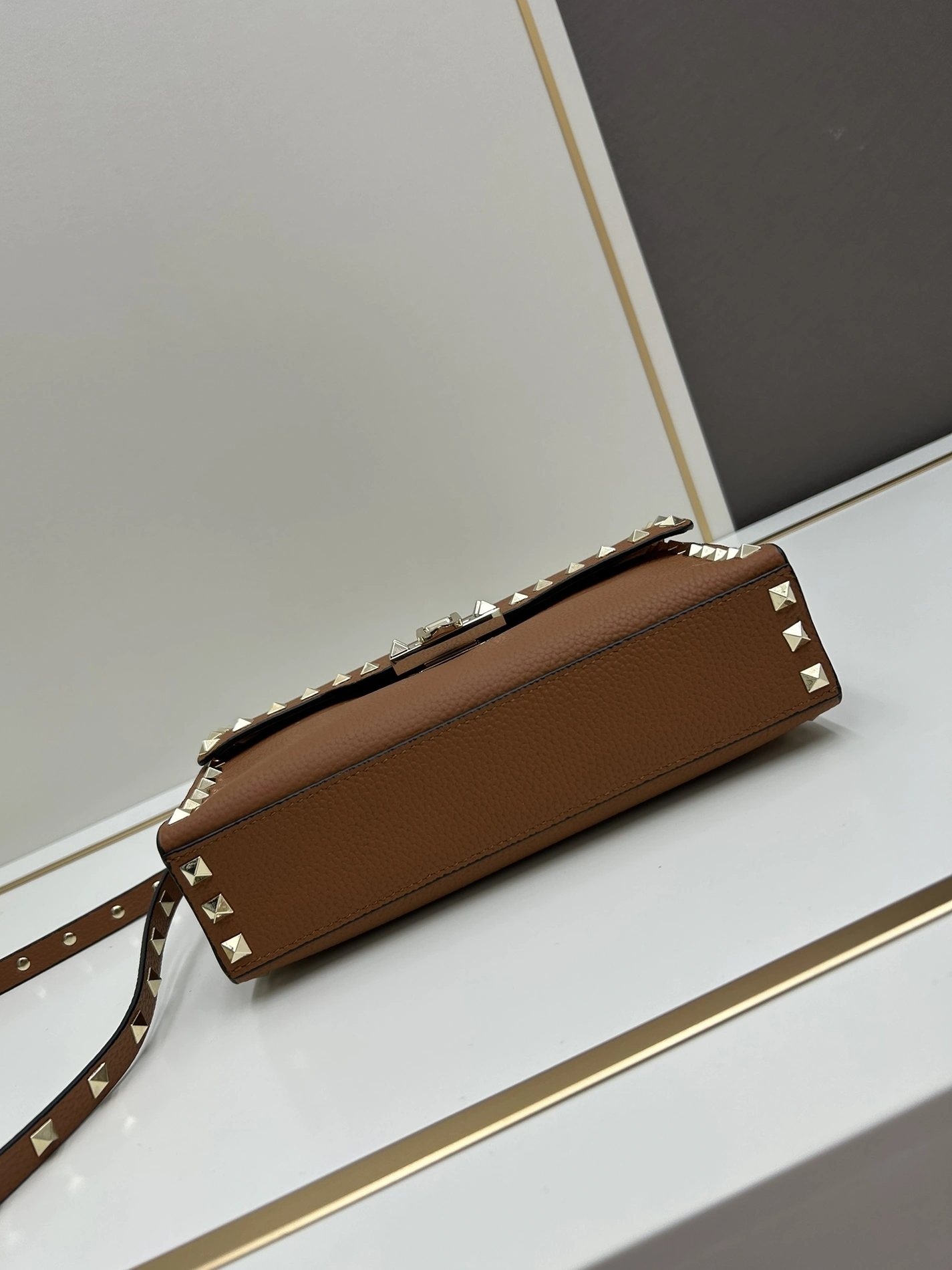 Valentino AAA Quality Messenger Bags For Women Elegant 1725