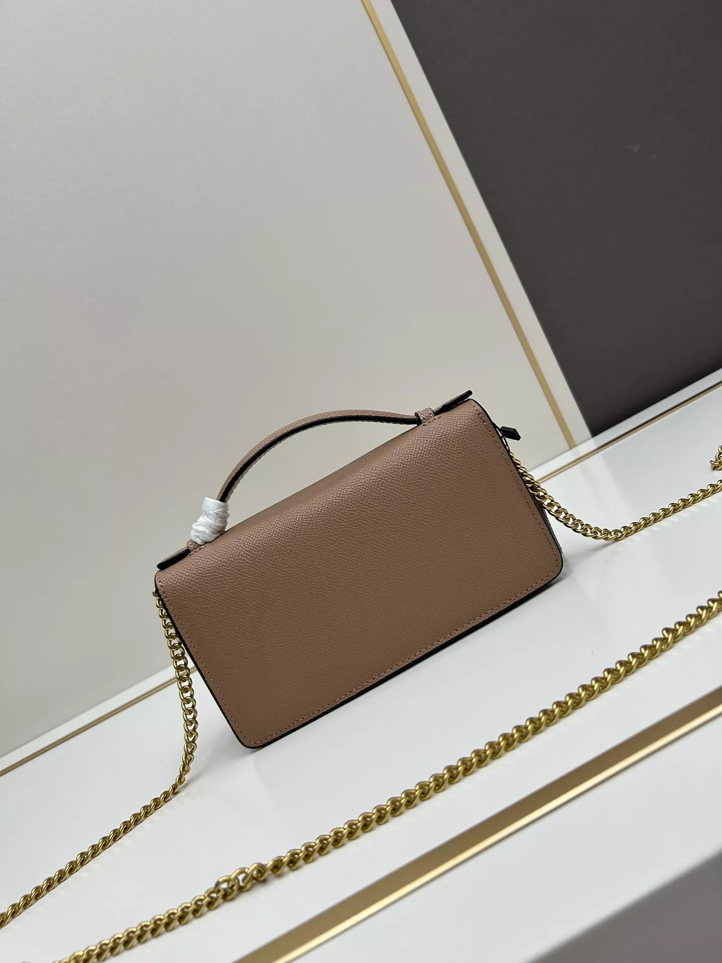 Valentino AAA Quality Messenger Bags For Women EyeCatching 3359