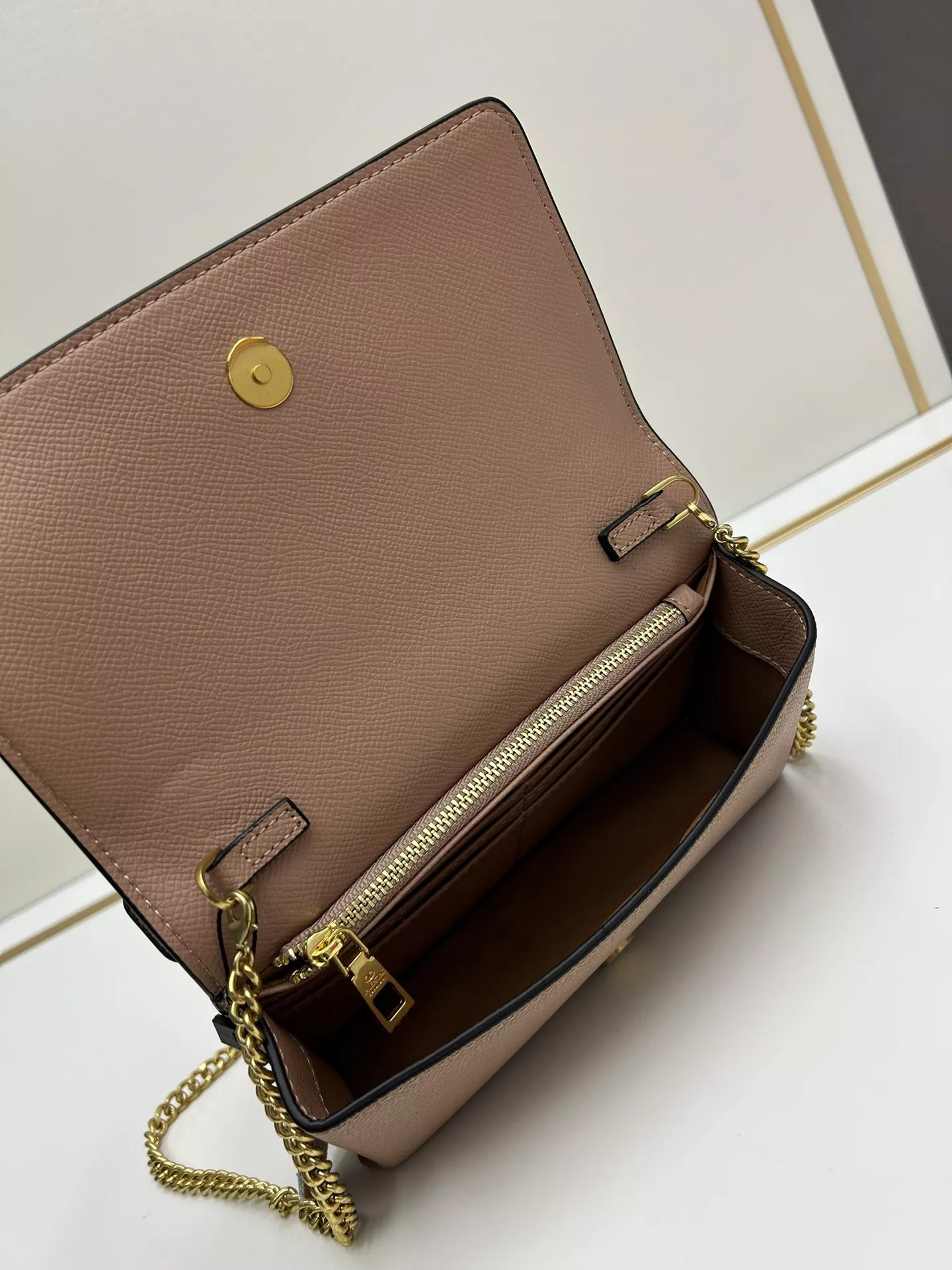Valentino AAA Quality Messenger Bags For Women EyeCatching 3359