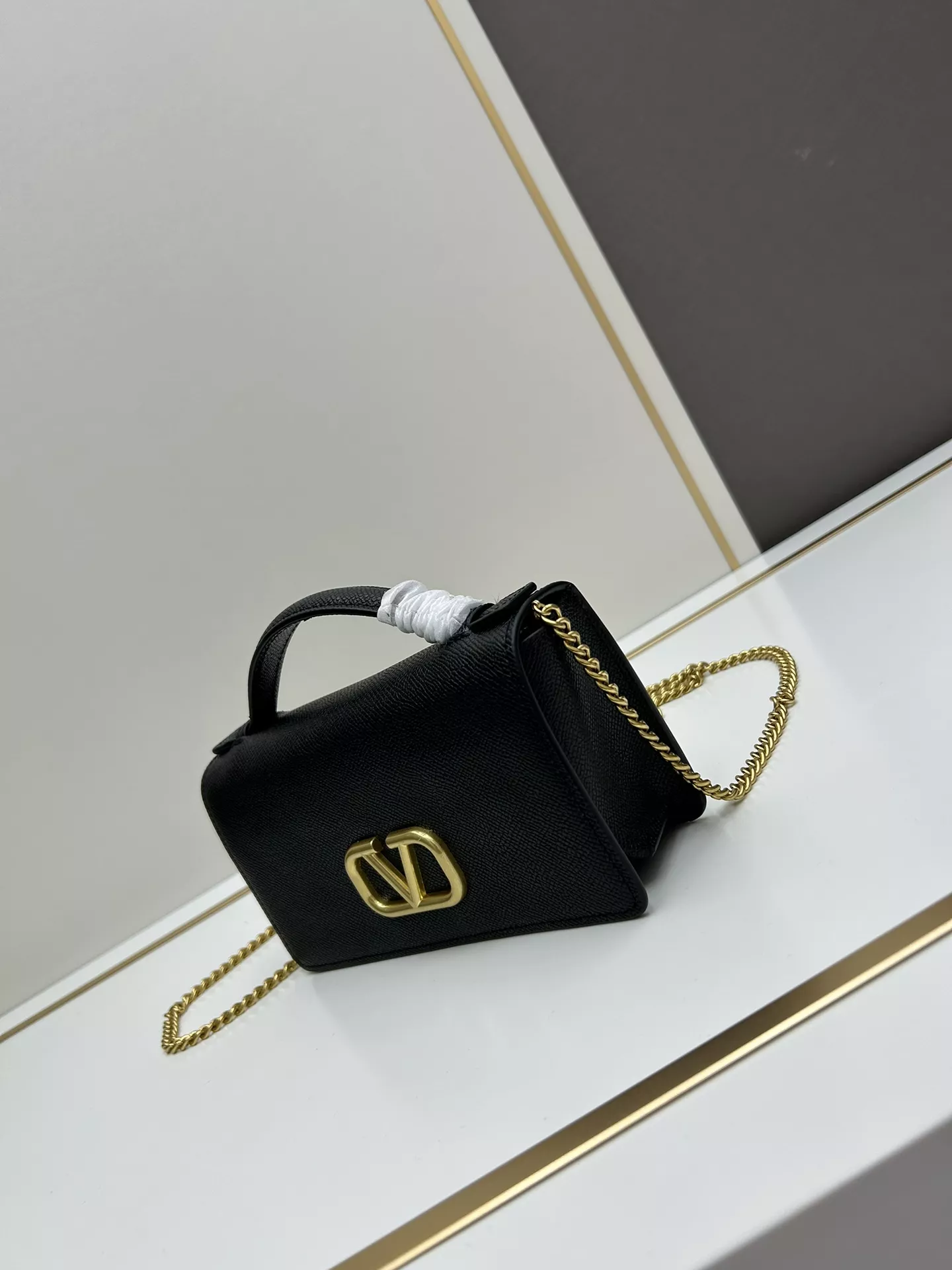 Valentino AAA Quality Messenger Bags For Women Fashionable 4492