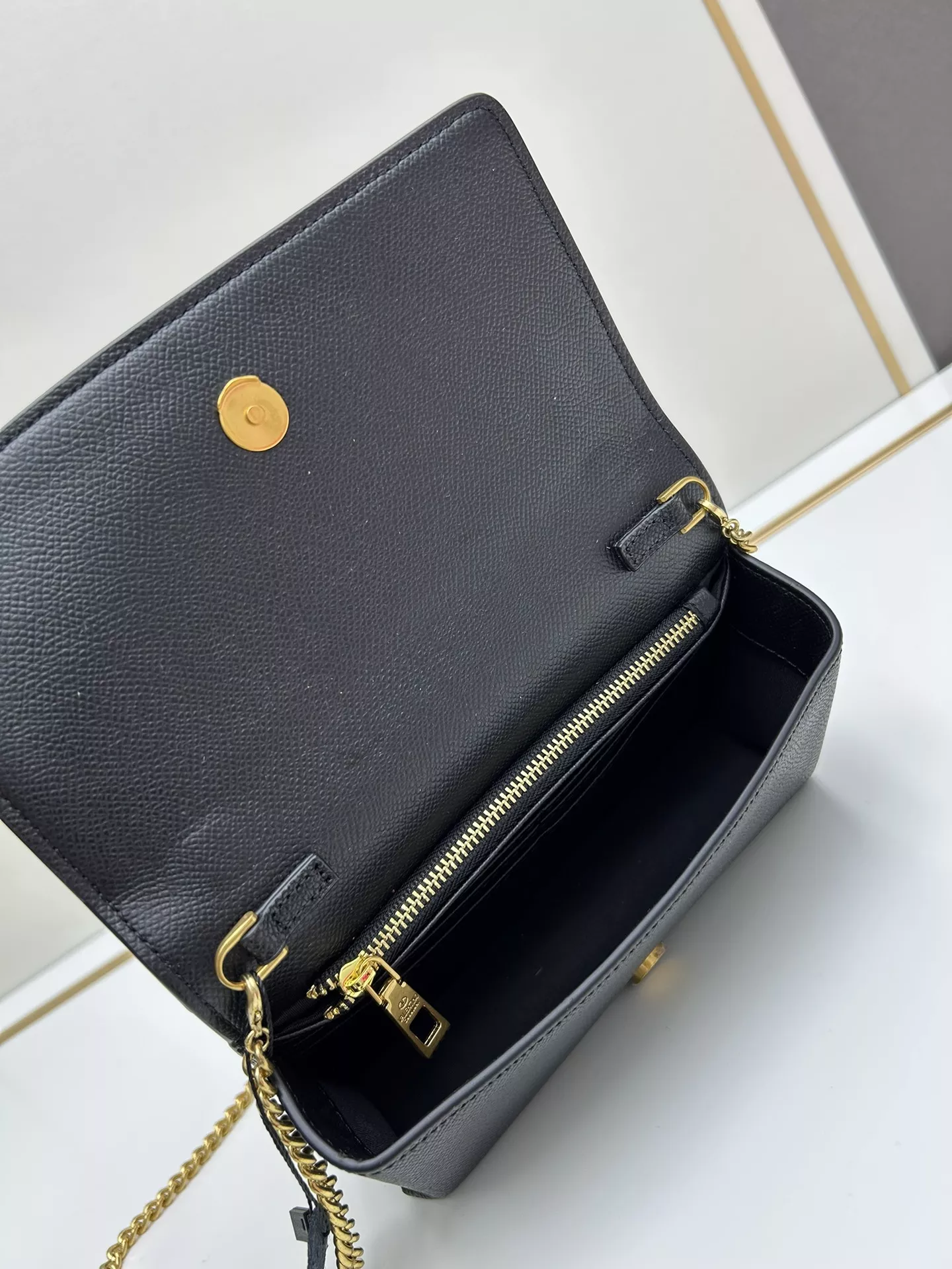 Valentino AAA Quality Messenger Bags For Women Fashionable 7469