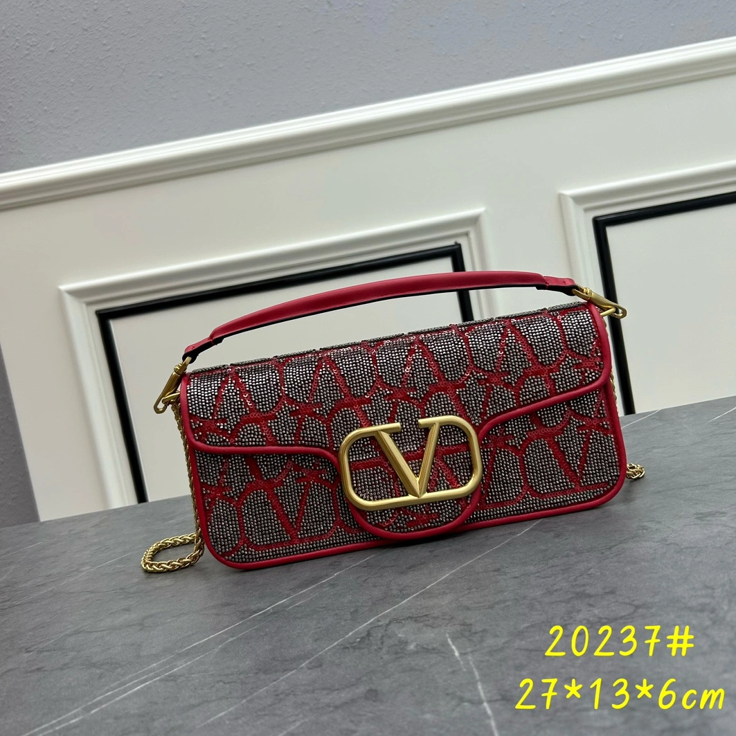 Valentino AAA Quality Messenger Bags For Women Fashionable 8179