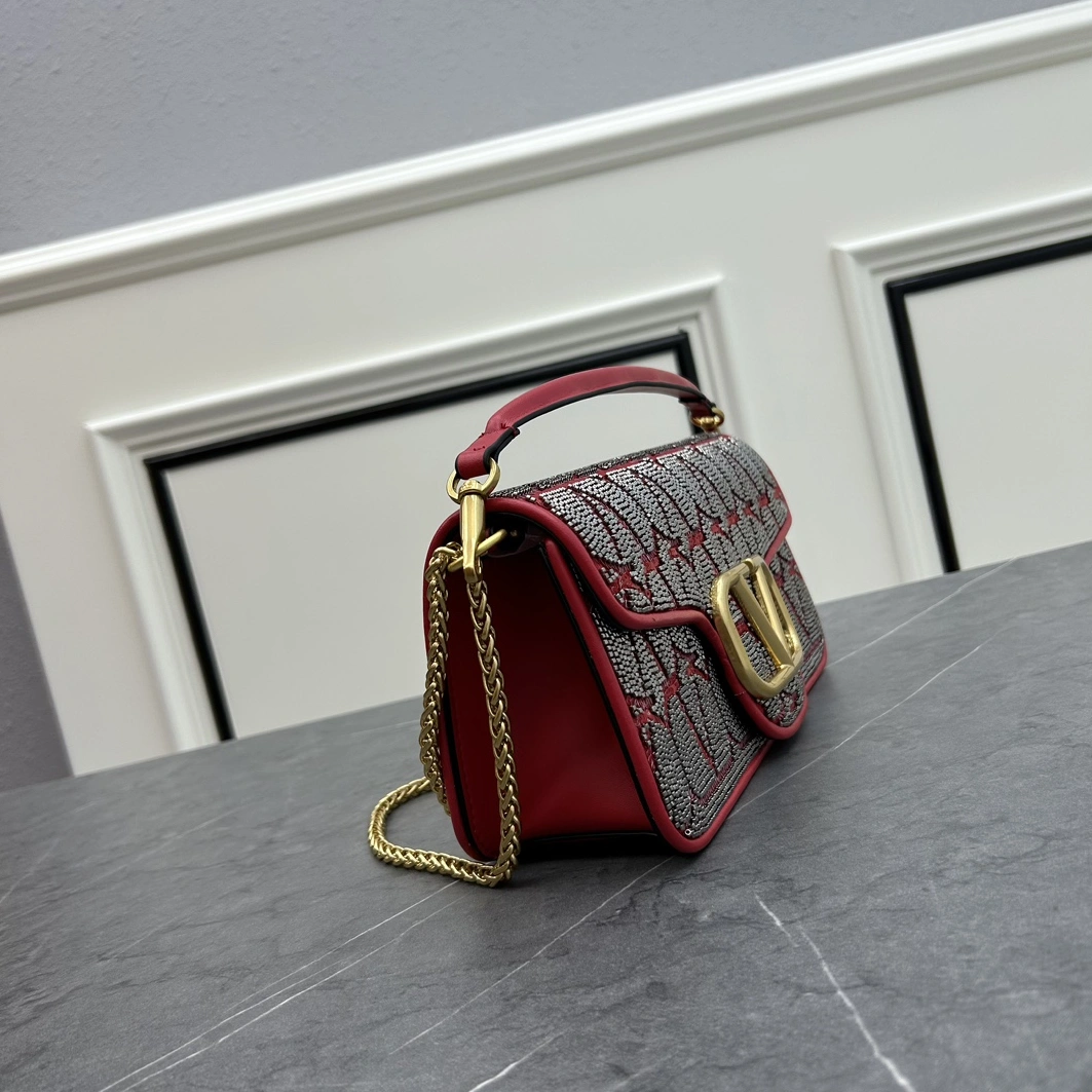 Valentino AAA Quality Messenger Bags For Women Fashionable 8179