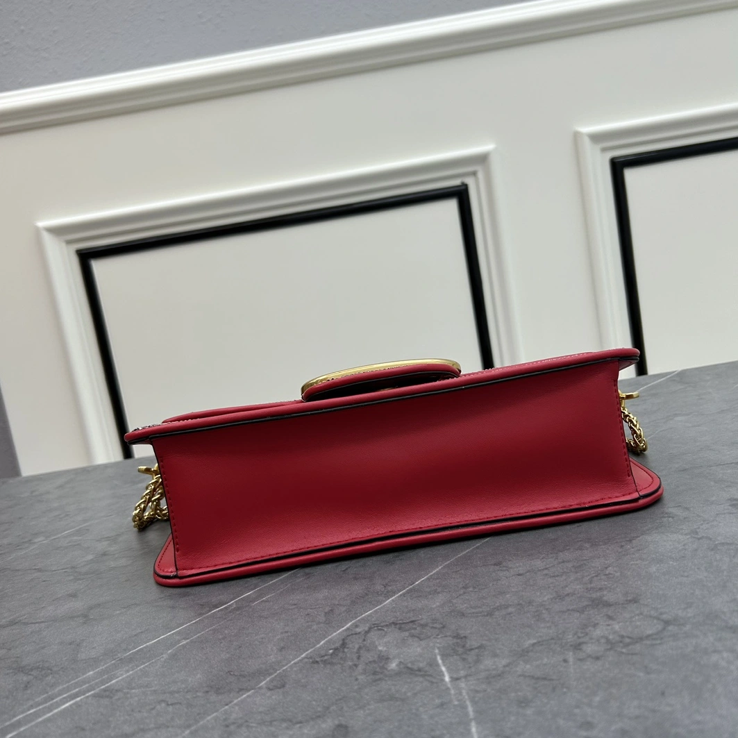 Valentino AAA Quality Messenger Bags For Women Fashionable 8179