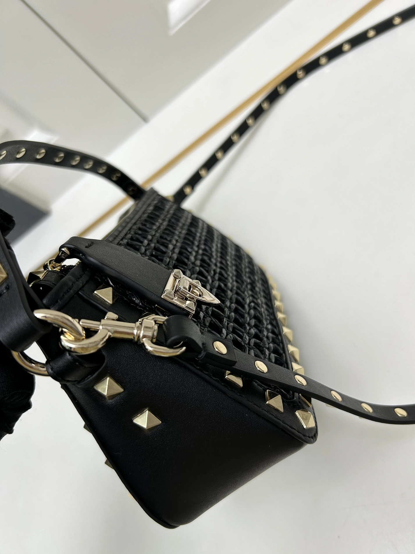 Valentino AAA Quality Messenger Bags For Women Flexible 2554