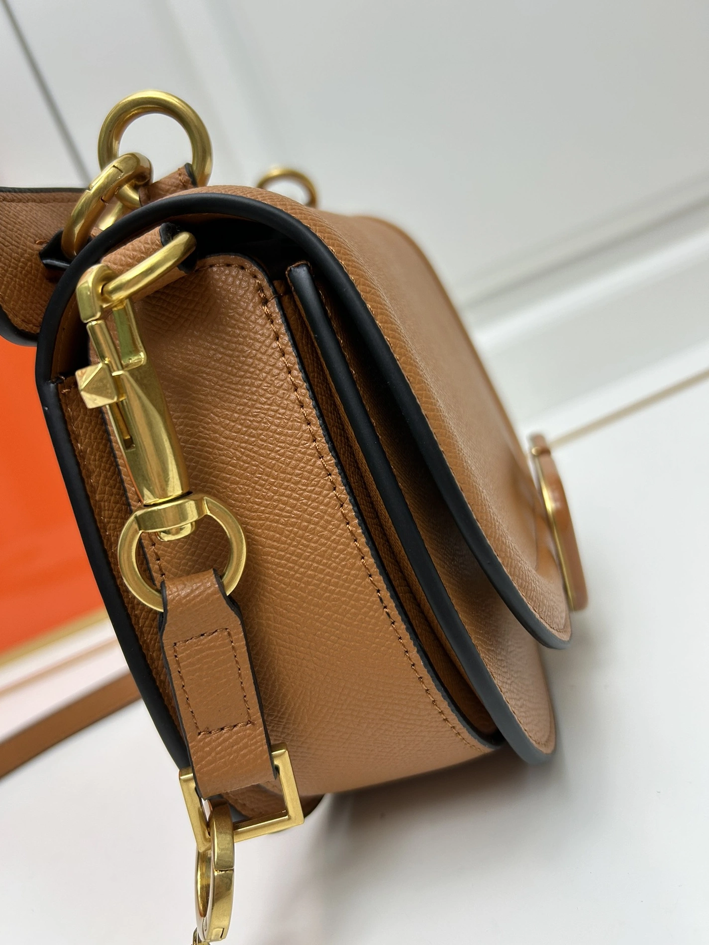 Valentino AAA Quality Messenger Bags For Women Flexible 7214