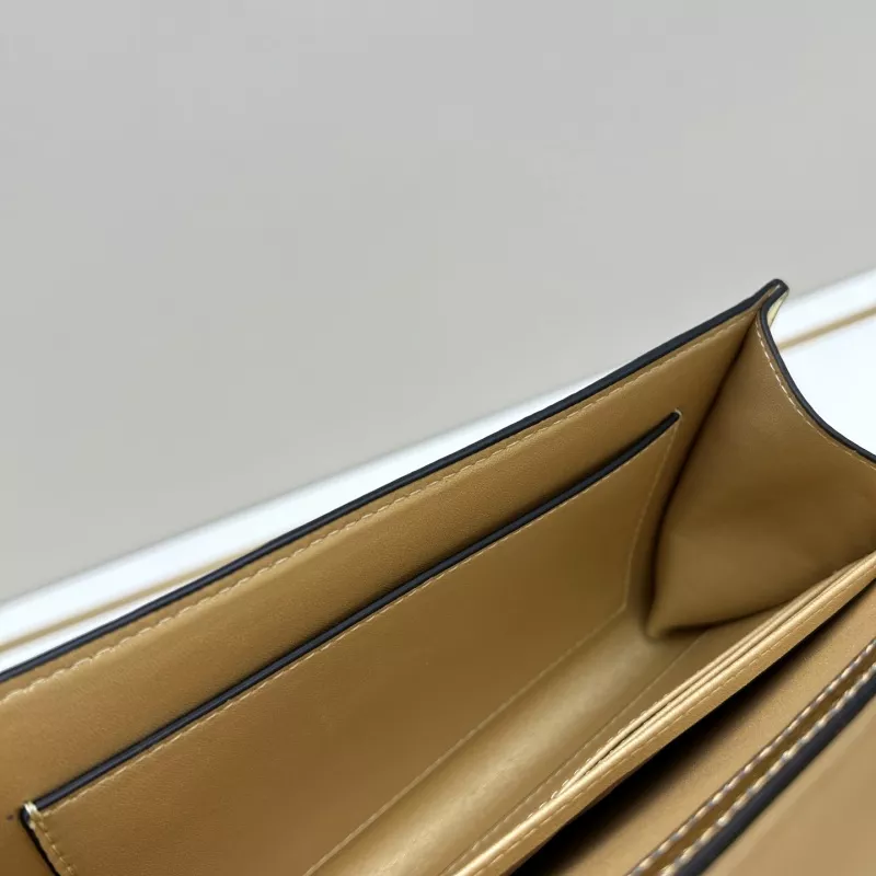 Valentino AAA Quality Messenger Bags For Women GoodFit 187