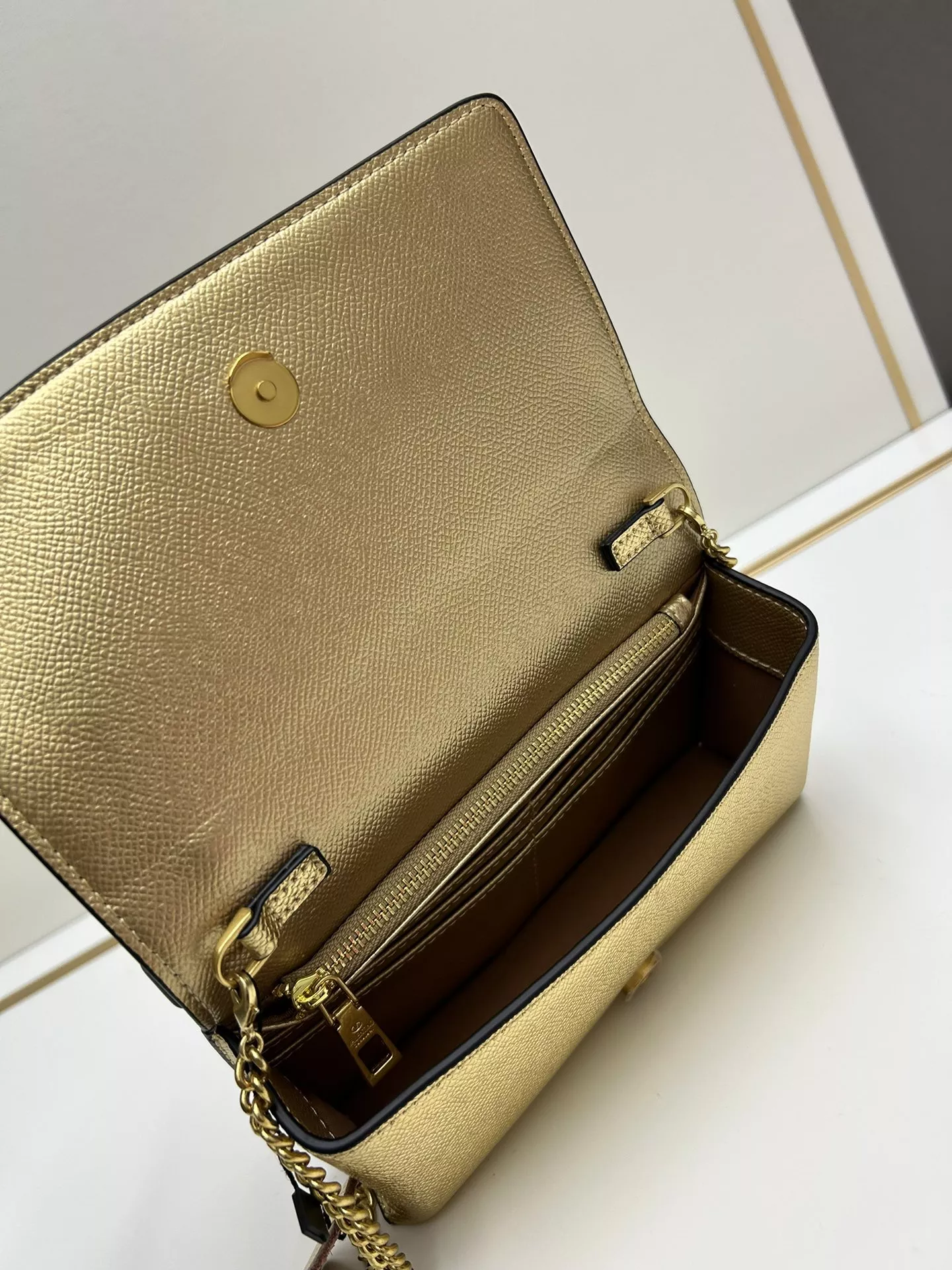 Valentino AAA Quality Messenger Bags For Women HighQuality 9960