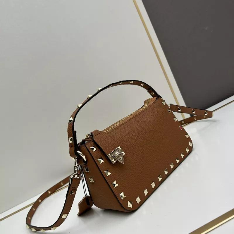 Valentino AAA Quality Messenger Bags For Women Lightweight 4622