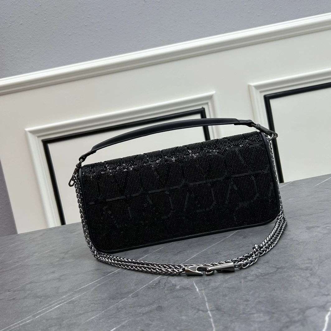 Valentino AAA Quality Messenger Bags For Women Lightweight 744