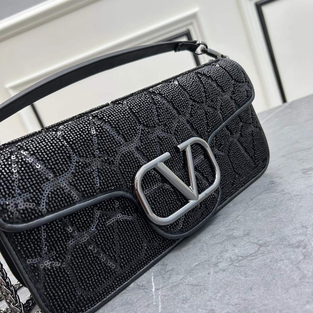 Valentino AAA Quality Messenger Bags For Women Lightweight 744