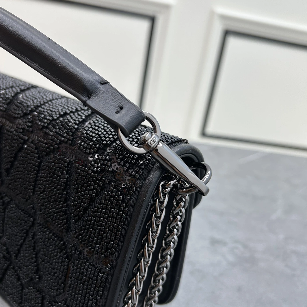 Valentino AAA Quality Messenger Bags For Women Lightweight 744