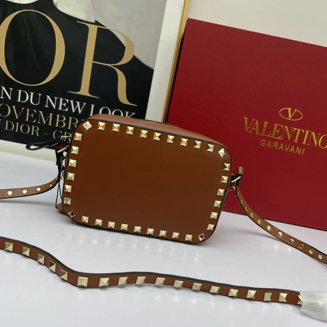 Valentino AAA Quality Messenger Bags For Women Minimalist 1333
