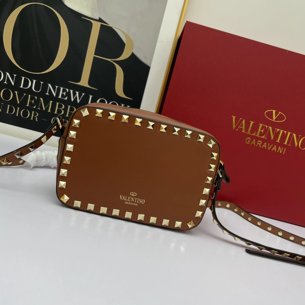 Valentino AAA Quality Messenger Bags For Women Minimalist 1333