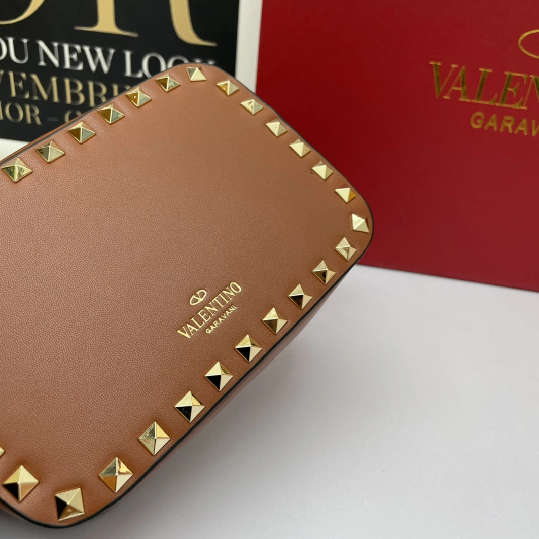 Valentino AAA Quality Messenger Bags For Women Minimalist 1333