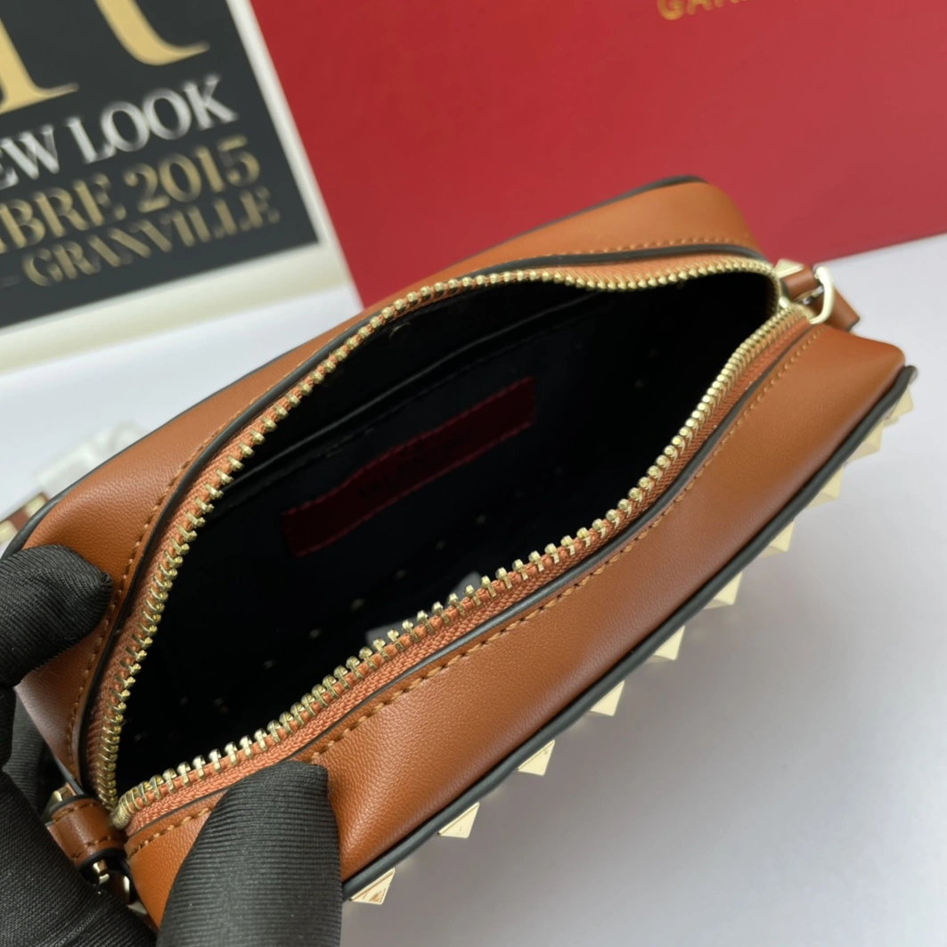 Valentino AAA Quality Messenger Bags For Women Minimalist 1333