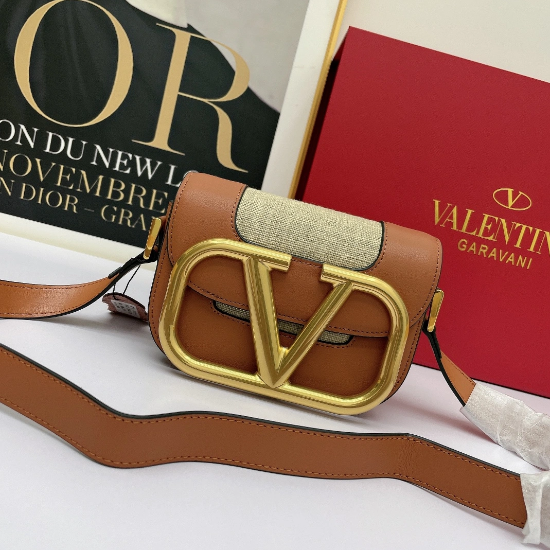 Valentino AAA Quality Messenger Bags For Women Minimalist 3773