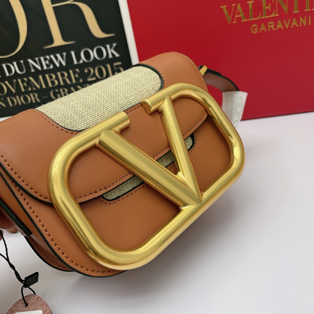 Valentino AAA Quality Messenger Bags For Women Minimalist 3773
